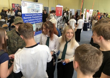 GIEŁDA SZKÓŁ W ŁYSOMICACH